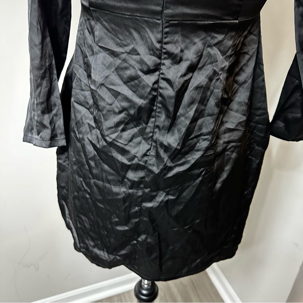 NWT Missguided Silky Bardot Shift Black Dress in Size 10 - Picture 6 of 6